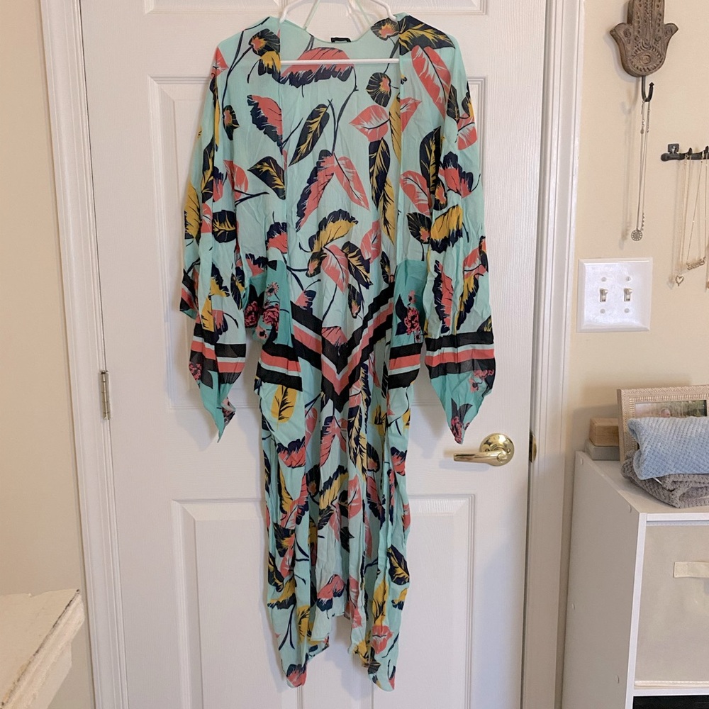 Express Tropical Print Kimono